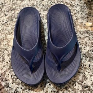 Women’s Navy Oofos